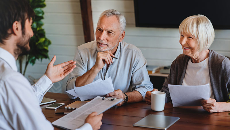 due aderenti al fondo pensione Previdenza Cooperativa che chiedono al referente se possono cambiare il comparto di investimento